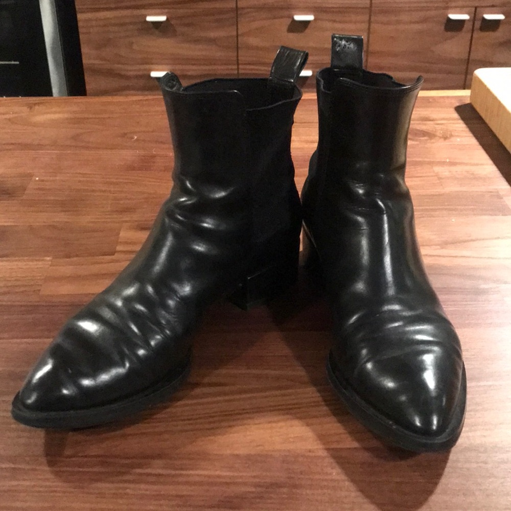 VINCE boots size 6
